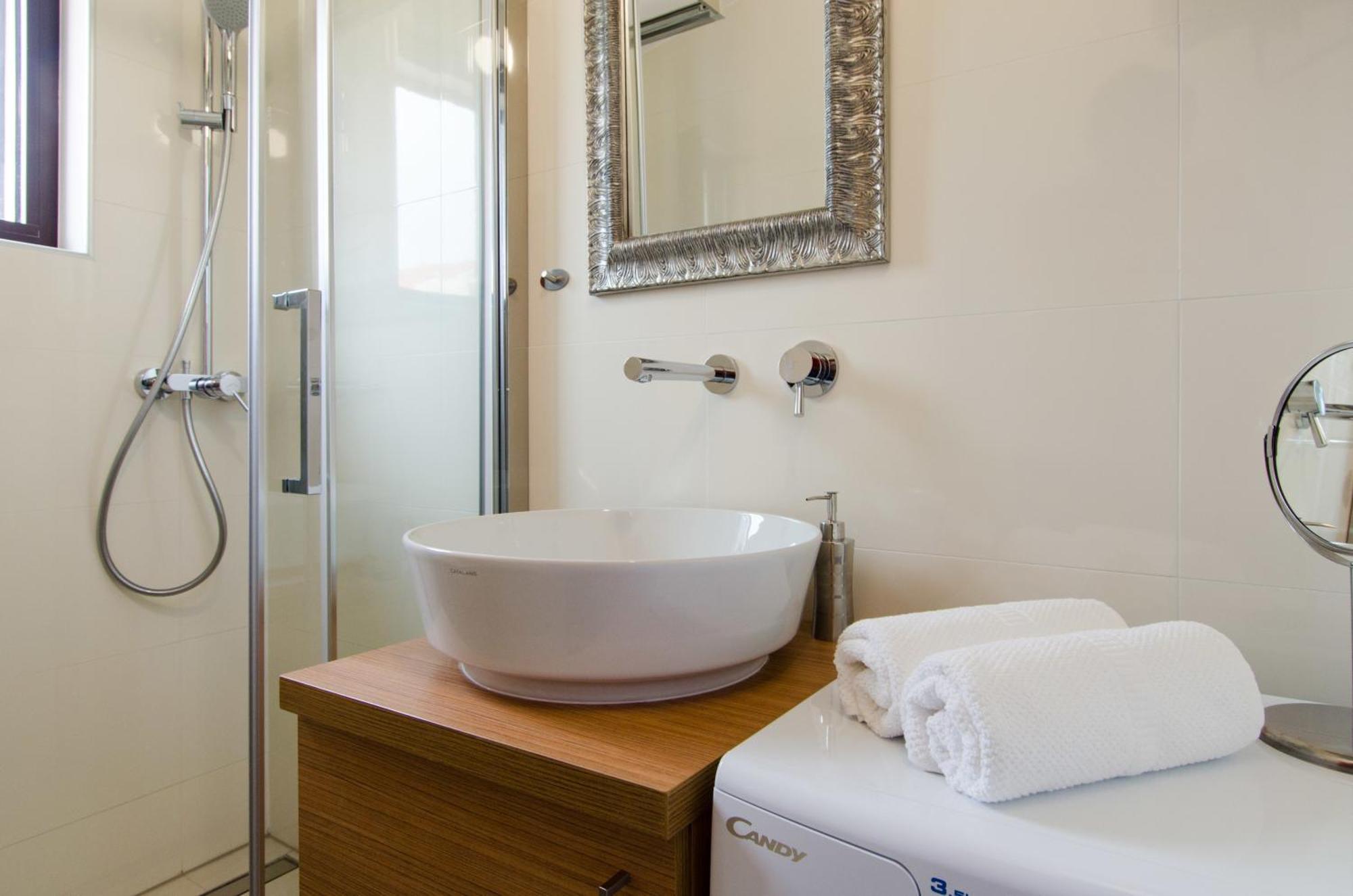 Apartments & Rooms Tiramola - Old Town Trogir Room photo